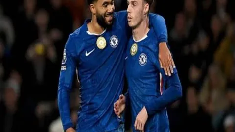 “曼联教练朗尼克提议英超裁判加入球队训练”